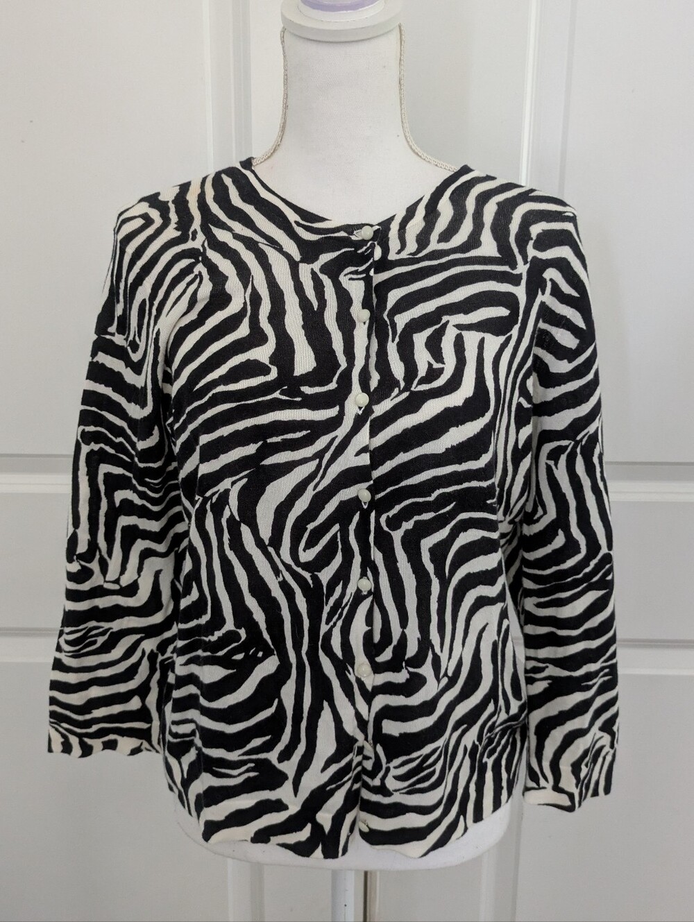 🦓 LOFT Black White Zebra Animal Print Cardigan Sweater Crew Neck - Size S - EUC